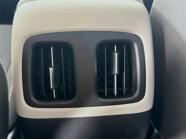 Photo of 2022 Quartz White Hyundai TUCSON Hybrid