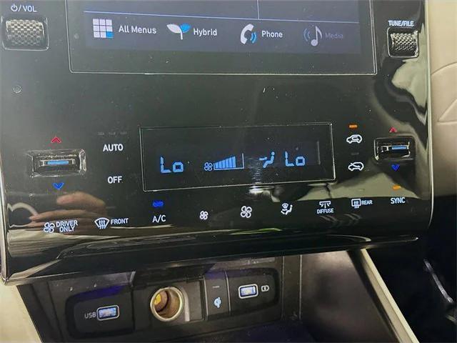 Photo of 2022 Quartz White Hyundai TUCSON Hybrid