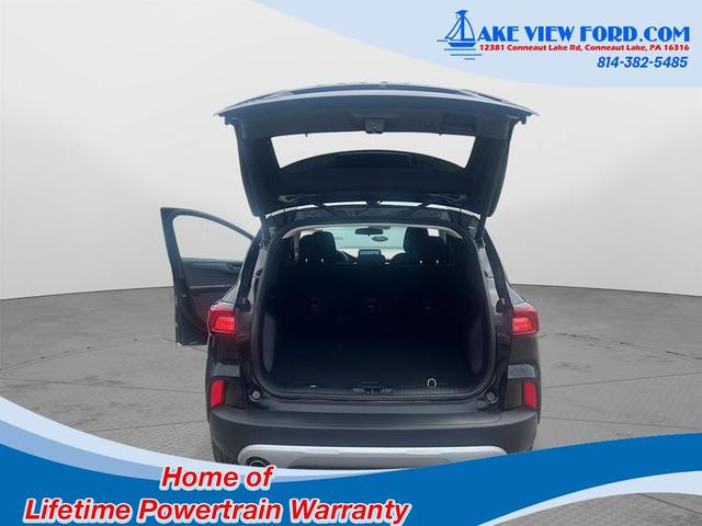 Photo of 2023 Agate Black Metallic Ford Escape