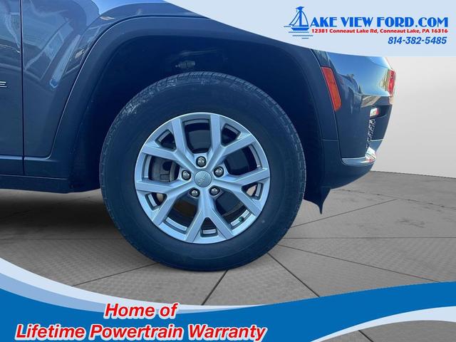 Photo of 2022 Baltic Gray Metallic Clearcoat Jeep Grand Cherokee L