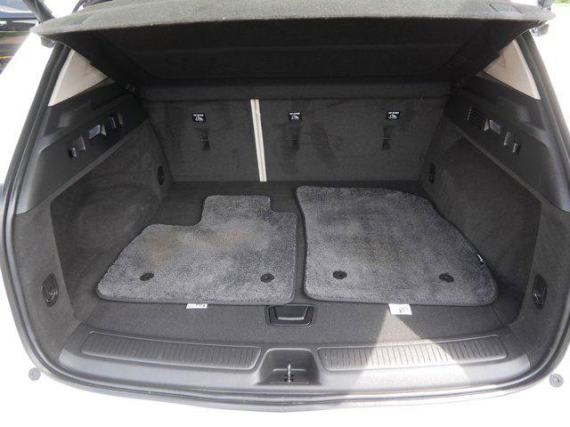 Photo of 2023 White Frost Tricoat Buick Envision