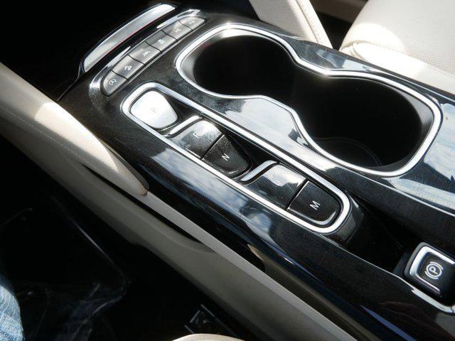 Photo of 2023 White Frost Tricoat Buick Envision