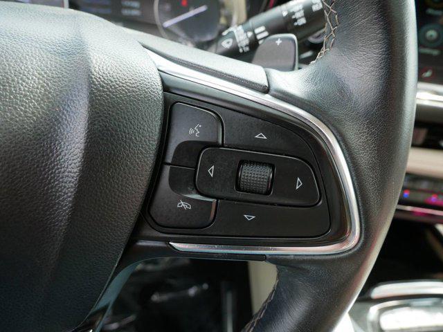 Photo of 2023 White Frost Tricoat Buick Envision