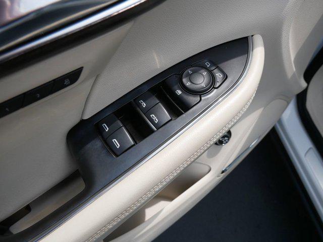 Photo of 2023 White Frost Tricoat Buick Envision