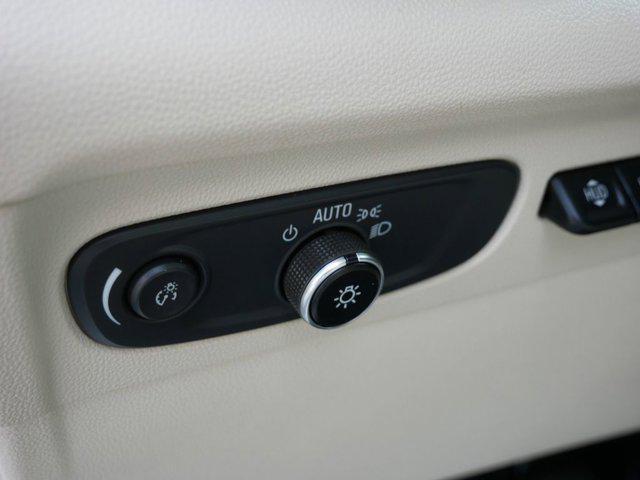 Photo of 2023 White Frost Tricoat Buick Envision