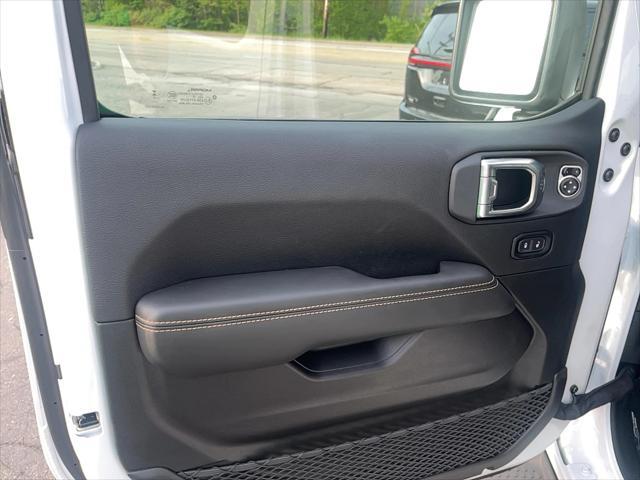 Photo of 2025 Bright White Jeep Wrangler