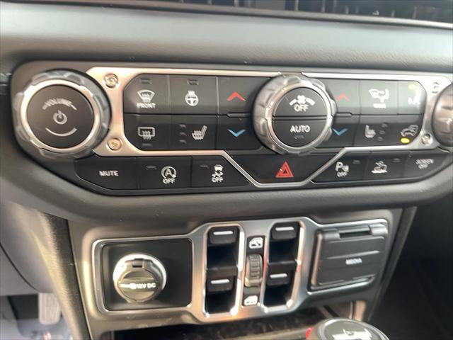 Photo of 2025 Bright White Jeep Wrangler