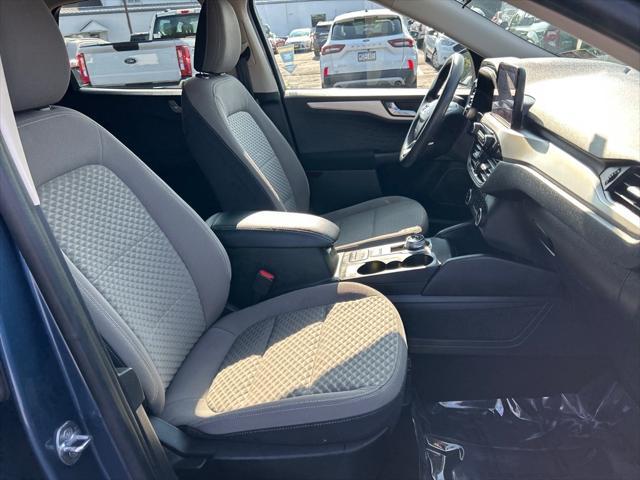 Photo of 2020 Blue (ft) Ford Escape