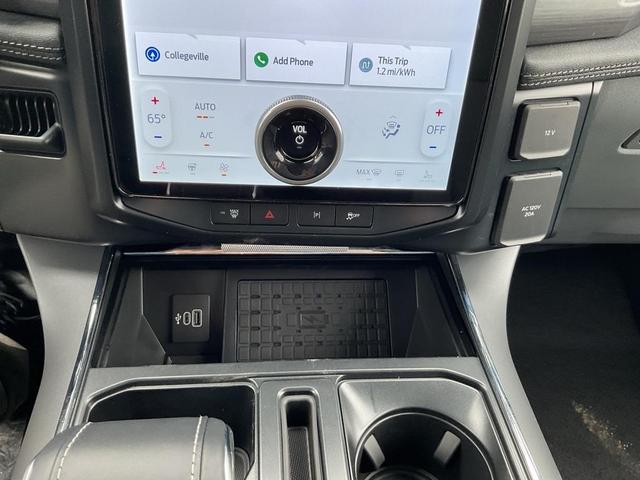 Photo of 2025 Oxford White Yz Ford F-150 Lightning