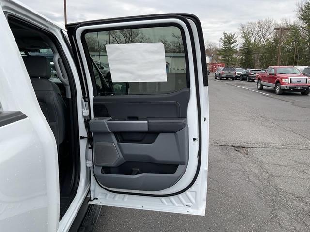 Photo of 2025 Oxford White Yz Ford F-150 Lightning