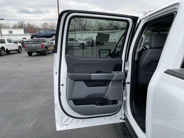 Photo of 2025 Oxford White Yz Ford F-150 Lightning