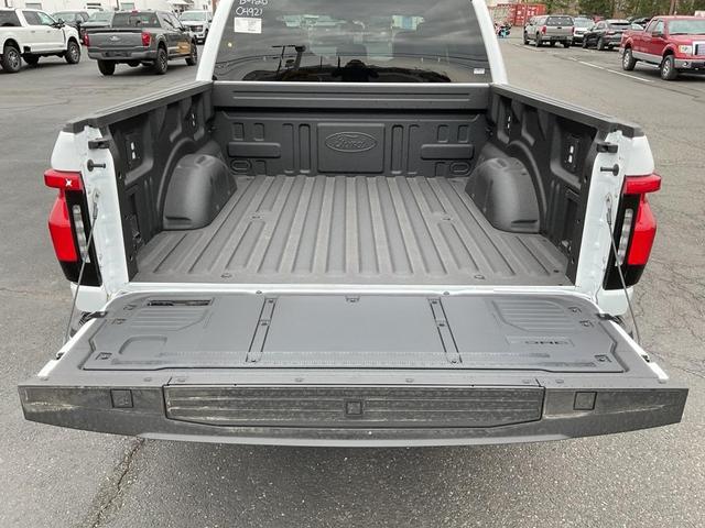 Photo of 2025 Oxford White Yz Ford F-150 Lightning