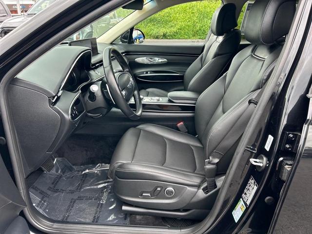Photo of 2023 Vik Black Genesis GV70