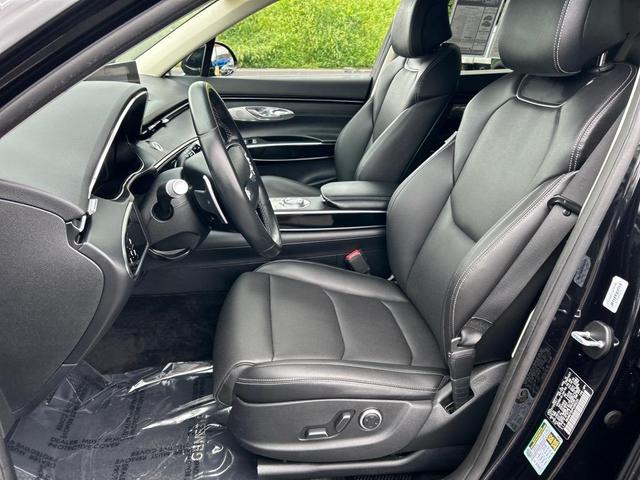 Photo of 2023 Vik Black Genesis GV70