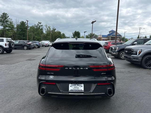 Photo of 2023 Vik Black Genesis GV70