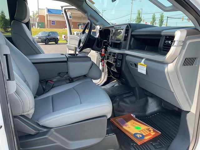 Photo of 2025 Oxford White Ford F-350