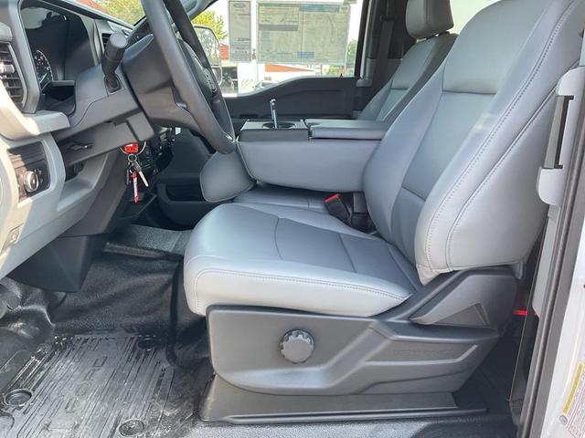 Photo of 2025 Oxford White Ford F-350