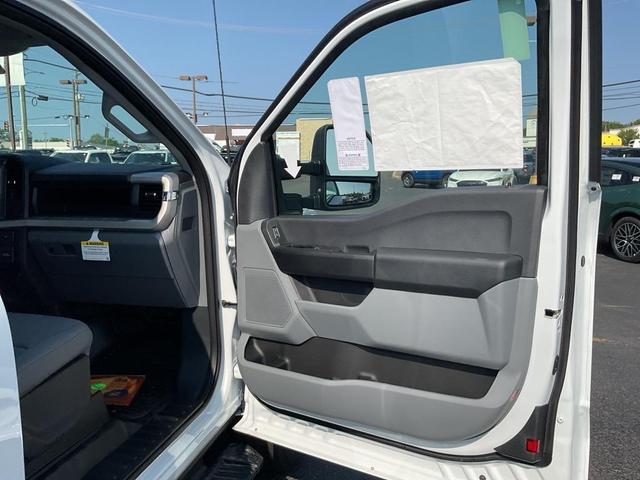 Photo of 2025 Oxford White Ford F-350