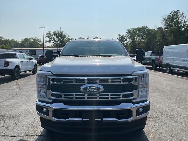 Photo of 2025 Oxford White Ford F-350