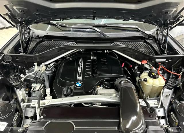 Photo of 2016 Dark Blue BMW X5
