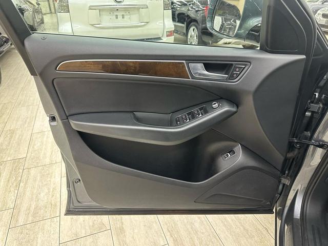 Photo of 2017 Gray Audi Q5