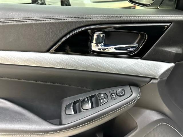 Photo of 2017 Pearl White Nissan Maxima
