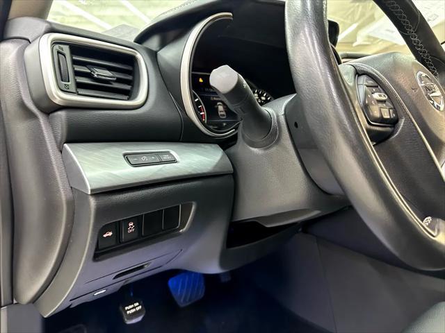 Photo of 2017 Pearl White Nissan Maxima