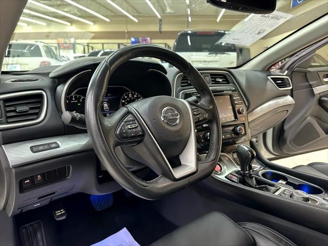 Photo of 2017 Pearl White Nissan Maxima