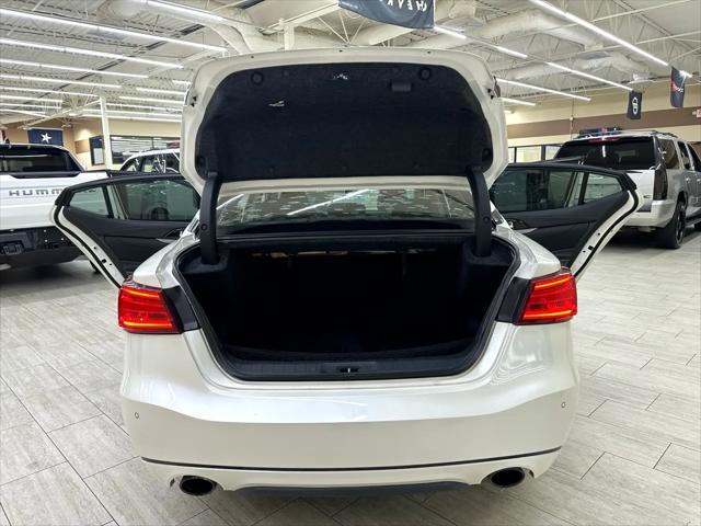 Photo of 2017 Pearl White Nissan Maxima
