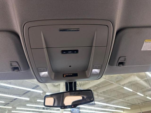 Photo of 2017 White Chevrolet Silverado 1500