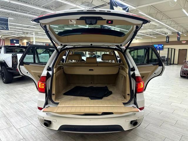 Photo of 2013 Alpine White BMW X5