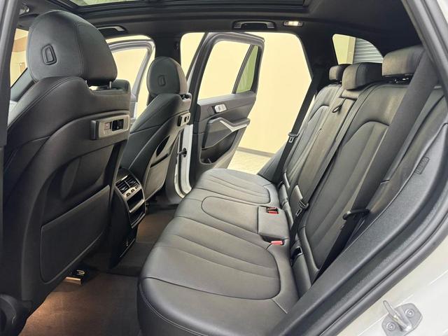 Photo of 2022 white BMW X5
