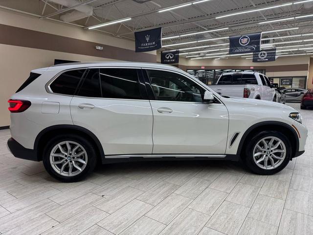 Photo of 2022 white BMW X5