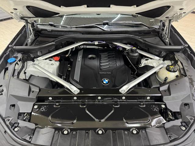 Photo of 2022 white BMW X5