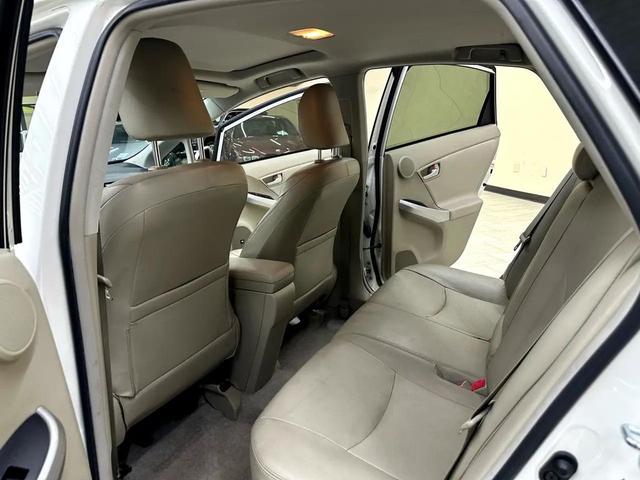 Photo of 2011 White Toyota Prius