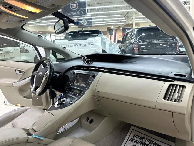 Photo of 2011 White Toyota Prius