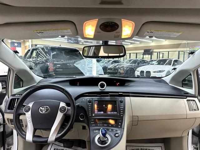 Photo of 2011 White Toyota Prius