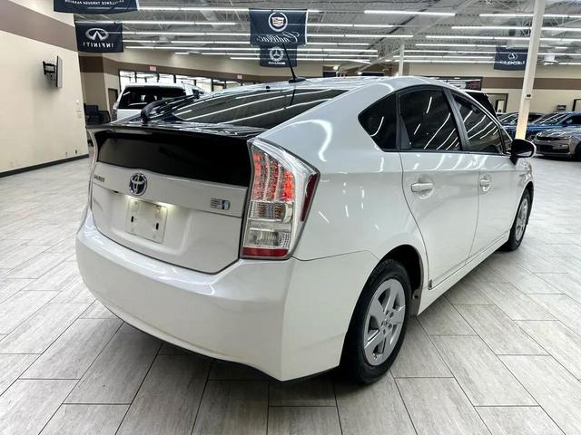 Photo of 2011 White Toyota Prius