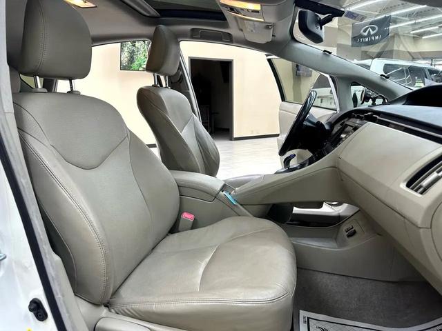 Photo of 2011 White Toyota Prius