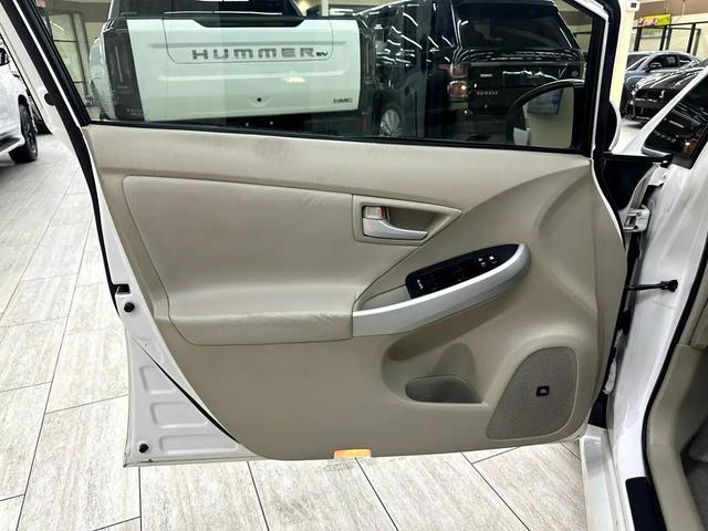 Photo of 2011 White Toyota Prius