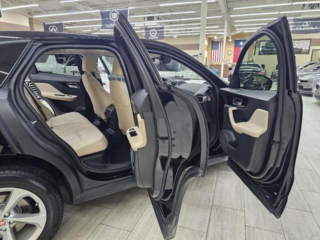 Photo of 2017 Black Jaguar F-PACE