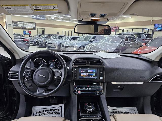 Photo of 2017 Black Jaguar F-PACE