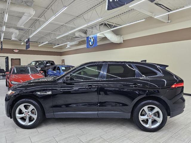 Photo of 2017 Black Jaguar F-PACE