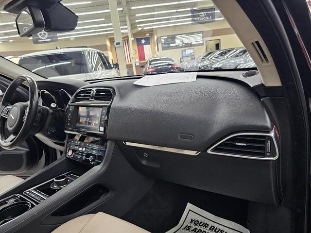 Photo of 2017 Black Jaguar F-PACE