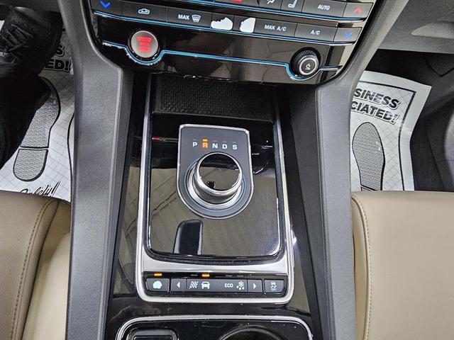 Photo of 2017 Black Jaguar F-PACE