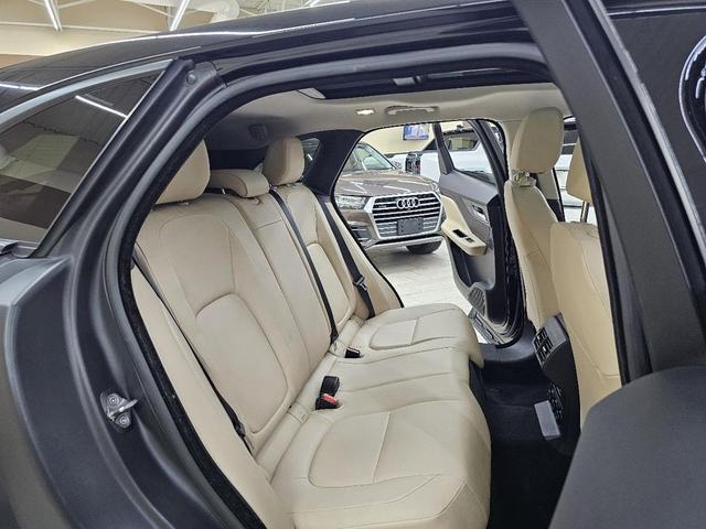 Photo of 2017 Black Jaguar F-PACE