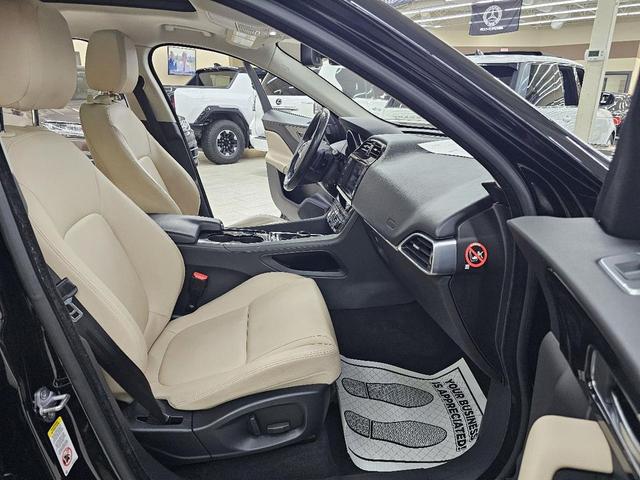 Photo of 2017 Black Jaguar F-PACE