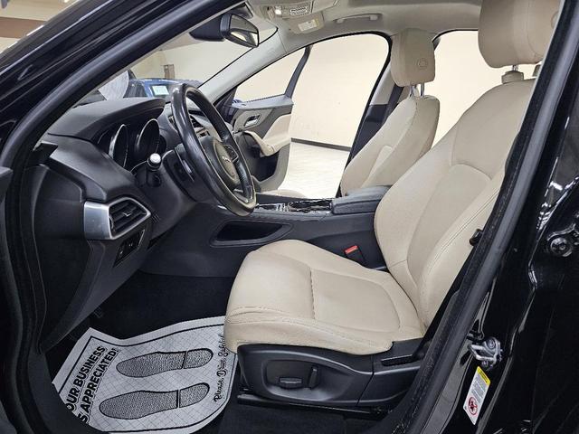 Photo of 2017 Black Jaguar F-PACE