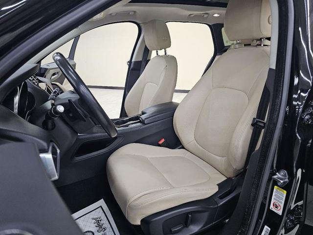 Photo of 2017 Black Jaguar F-PACE