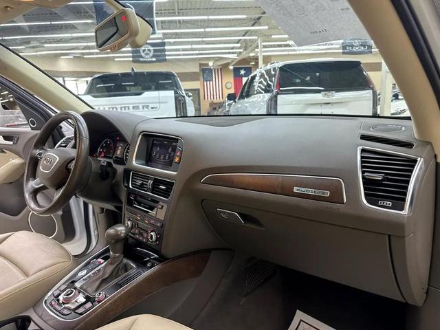 Photo of 2014 White Audi Q5